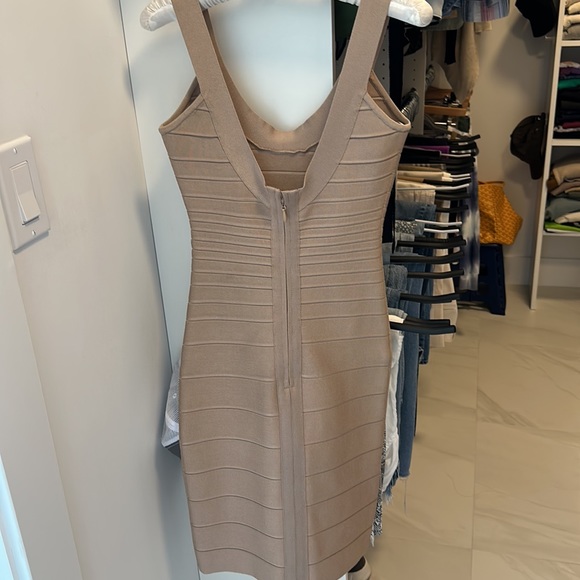 HERVE LEGER BEIGE BANDED KNEE LENGTH DRESS SMALL - Picture 4 of 4
